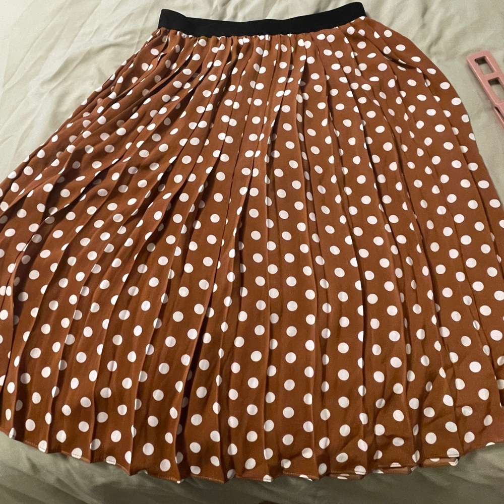 JILLIAN HARRIS x Joe Fresh pleated polka dot skirt size M.